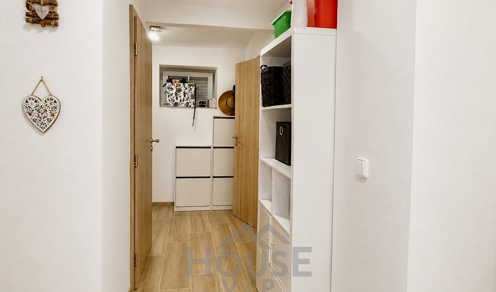 Prodej domu 211 m² s pozemkem 374 m², Všestary – náhled fotky 7