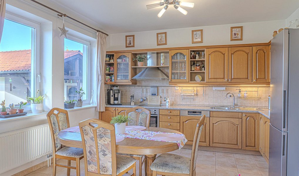 Prodej domu 238 m² s pozemkem 1 185 m², Šestajovice – náhled fotky 5