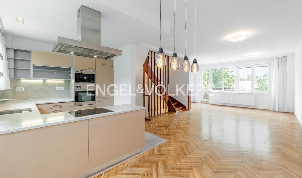 Pronájem domu 172 m² s pozemkem 295 m², Praha – náhled fotky 2