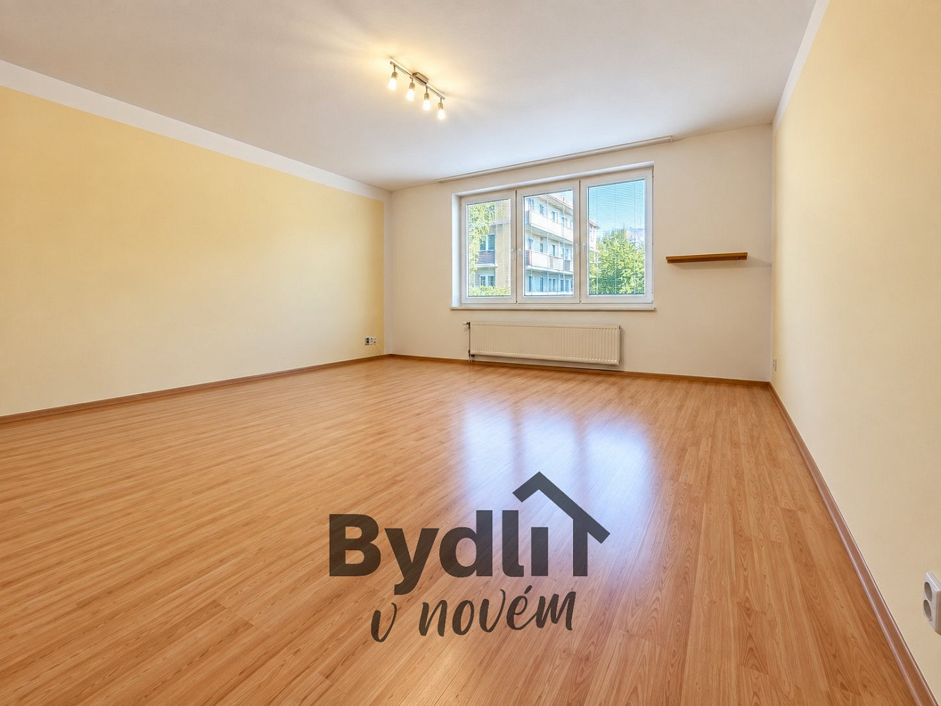 Pronájem bytu 1+kk 40 m² – fotografie 2