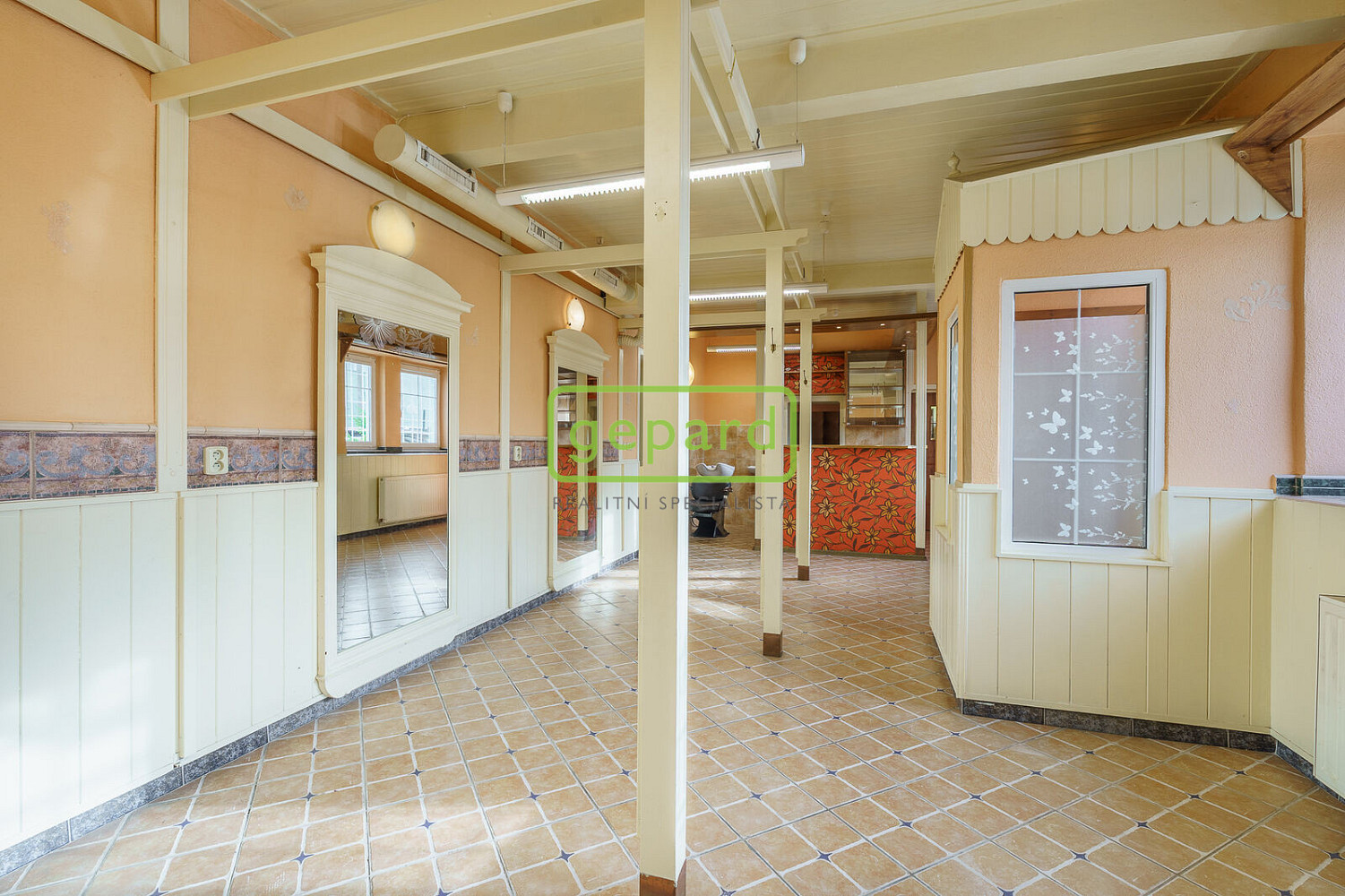 Pronájem obchodních prostor 112 m² – fotografie 2
