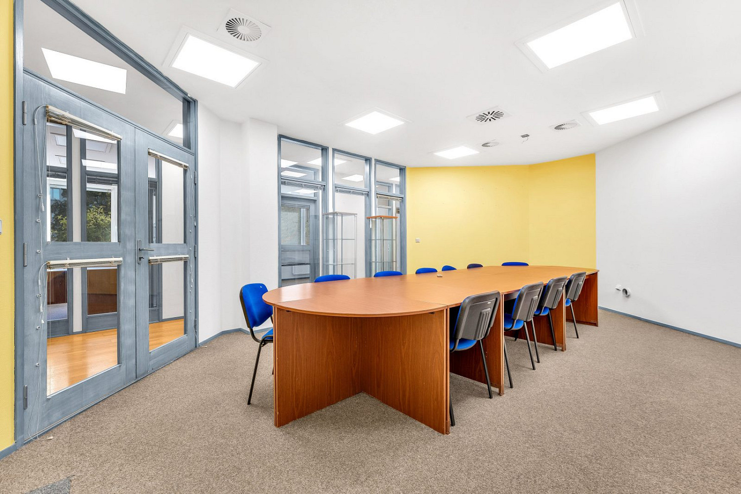 Pronájem kanceláře 330 m² – fotografie 2