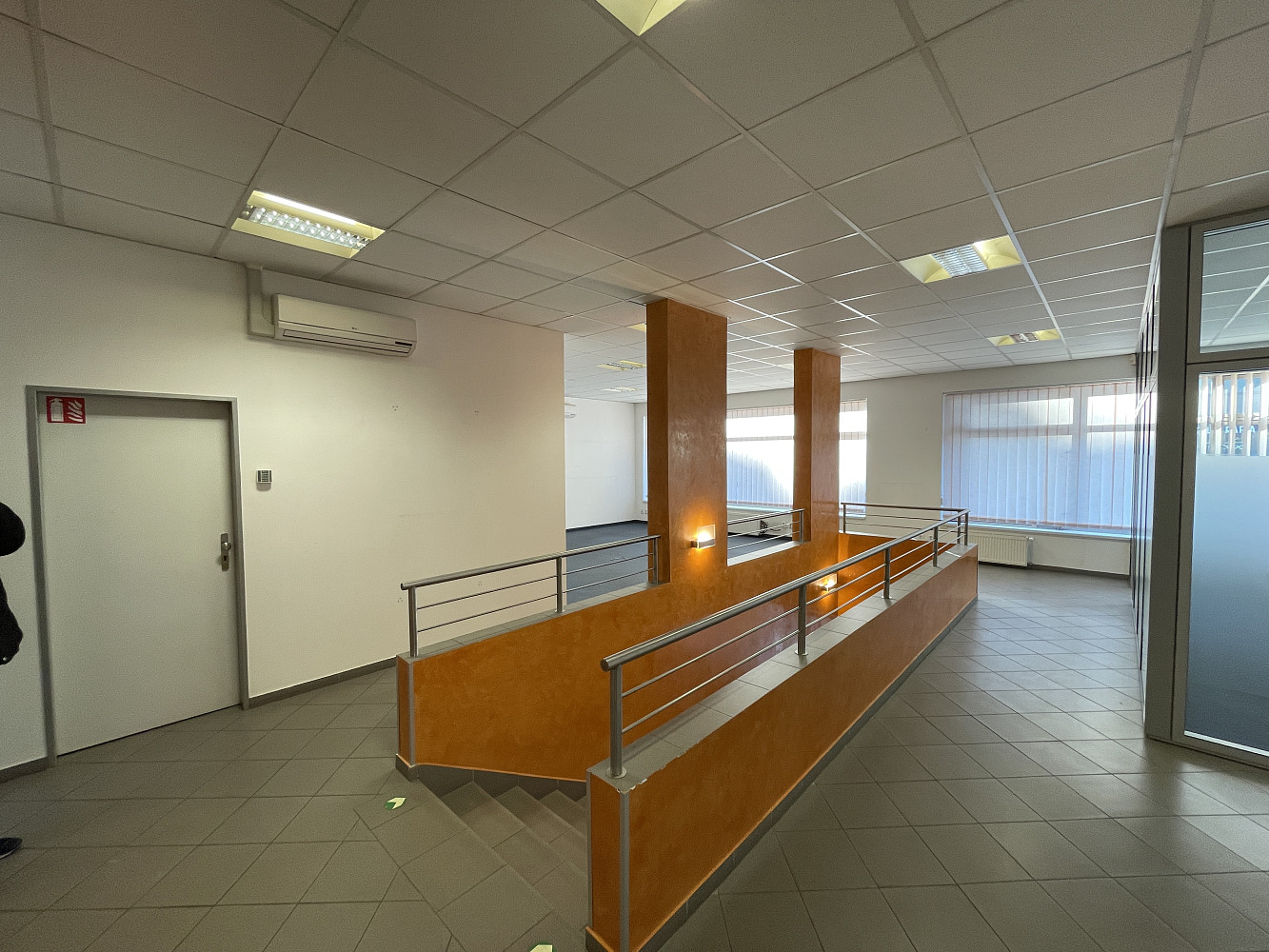 Pronájem obchodních prostor 280 m² – fotografie 3