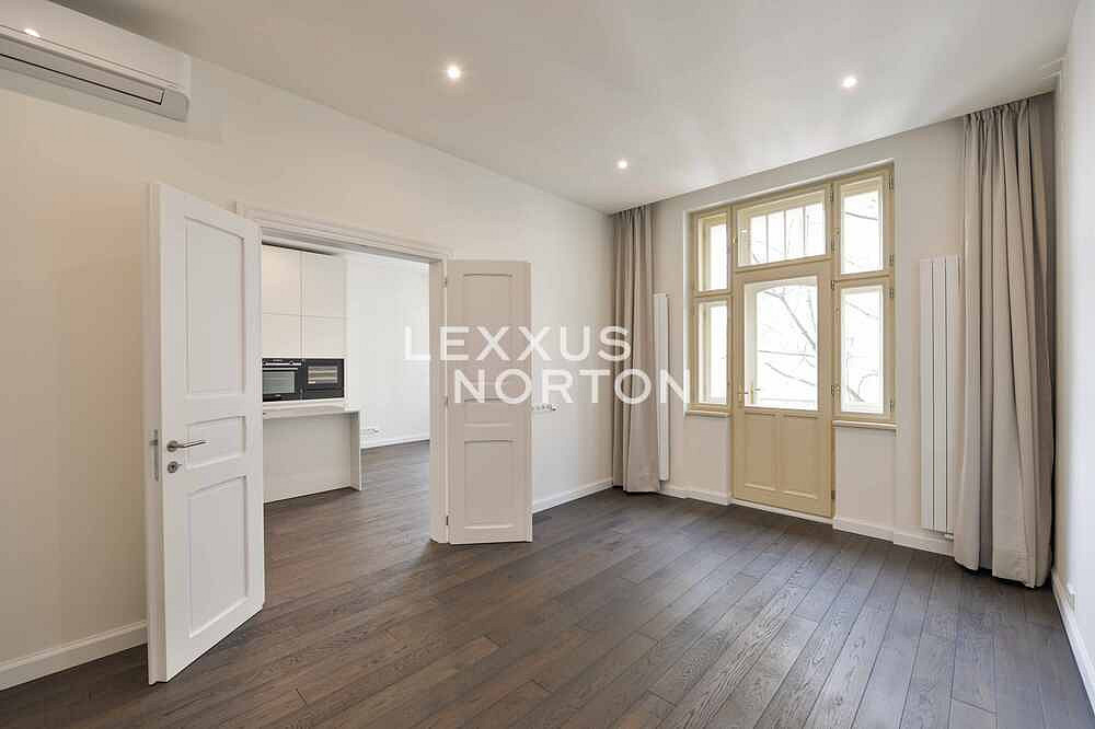 Pronájem bytu 4+kk 137 m² — photo 2