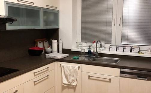 Prodej bytu 3+1 76 m², Zdiměřická, Praha 4 - Chodov