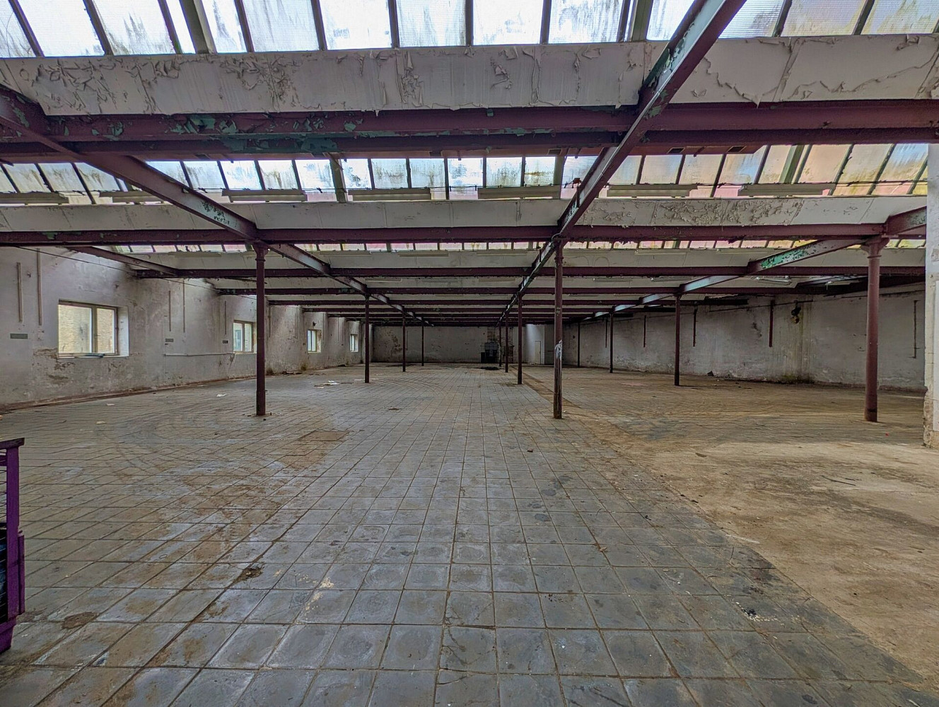 Pronájem skladovacích prostor 1 333 m²