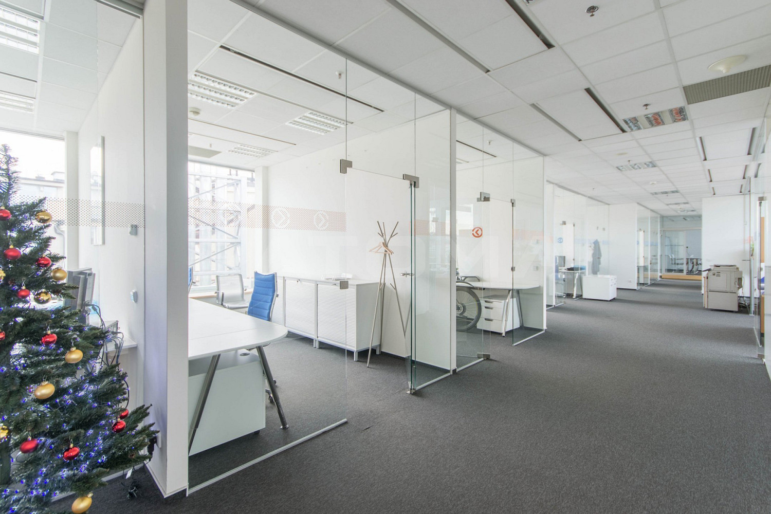 Pronájem kanceláře 845 m² – fotografie 2