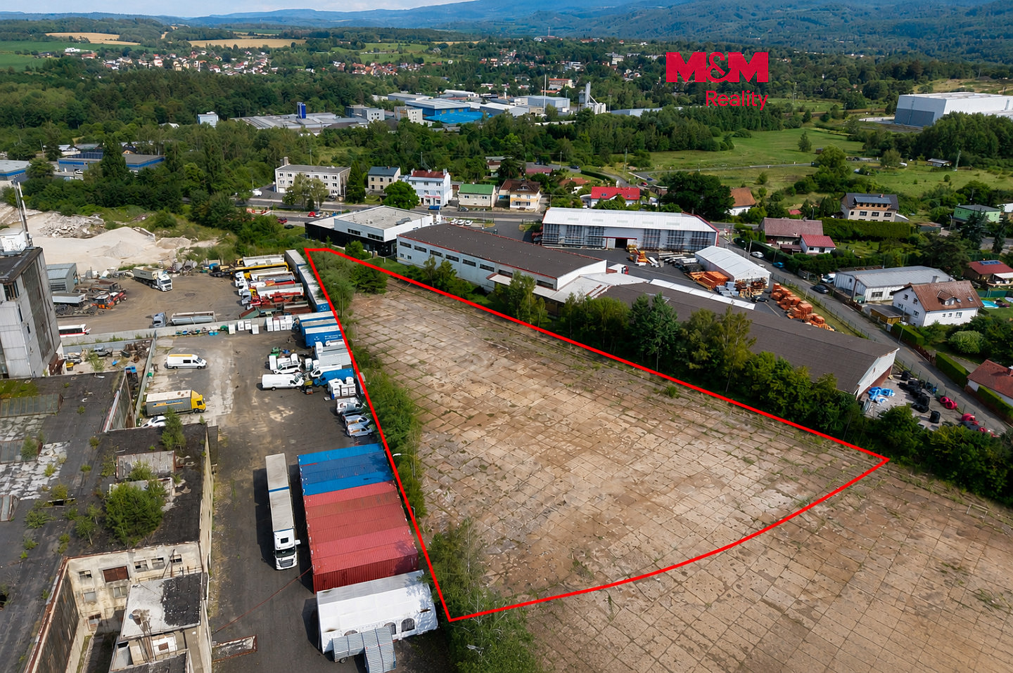 Pronájem komerčního pozemku 4 500 m²
