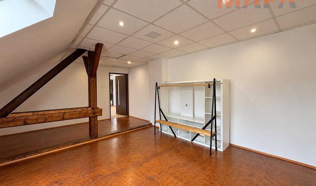 Prodej domu 306 m² s pozemkem 697 m², Jirkov – náhled fotky 16