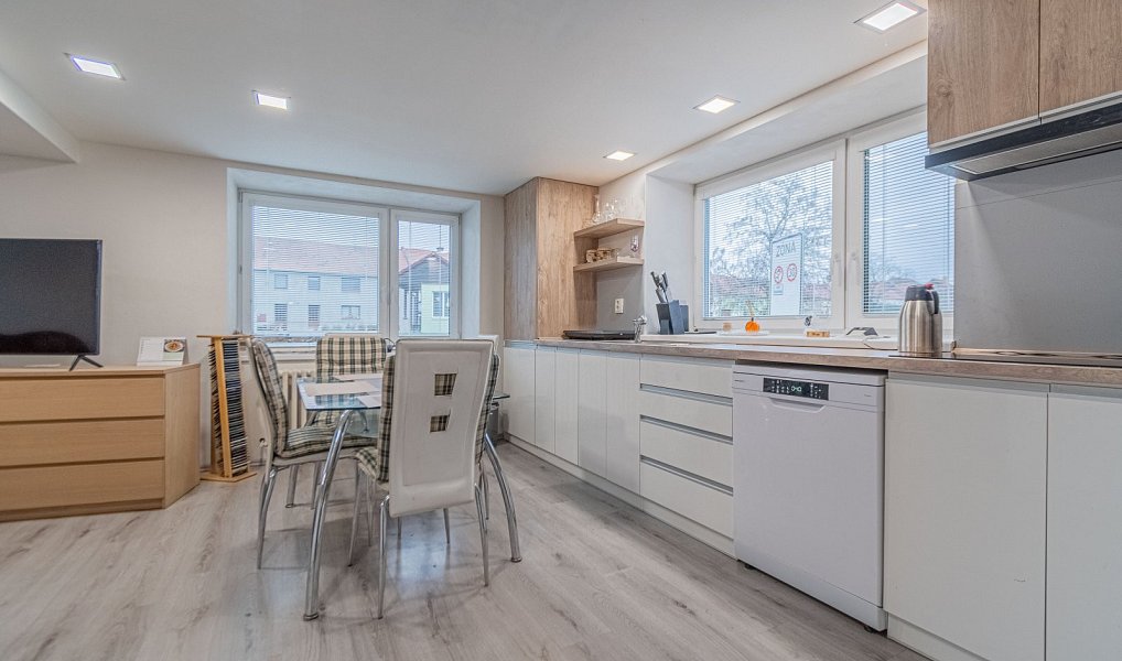 Prodej domu 228 m² s pozemkem 1 326 m², Horní Újezd – náhled fotky 8