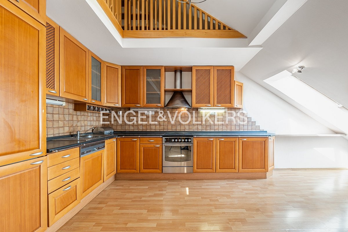 Pronájem bytu 4+kk 173 m² – fotografie 2