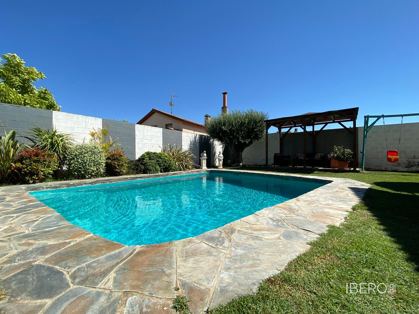 Prodej domu 290 m² s pozemkem 488 m²