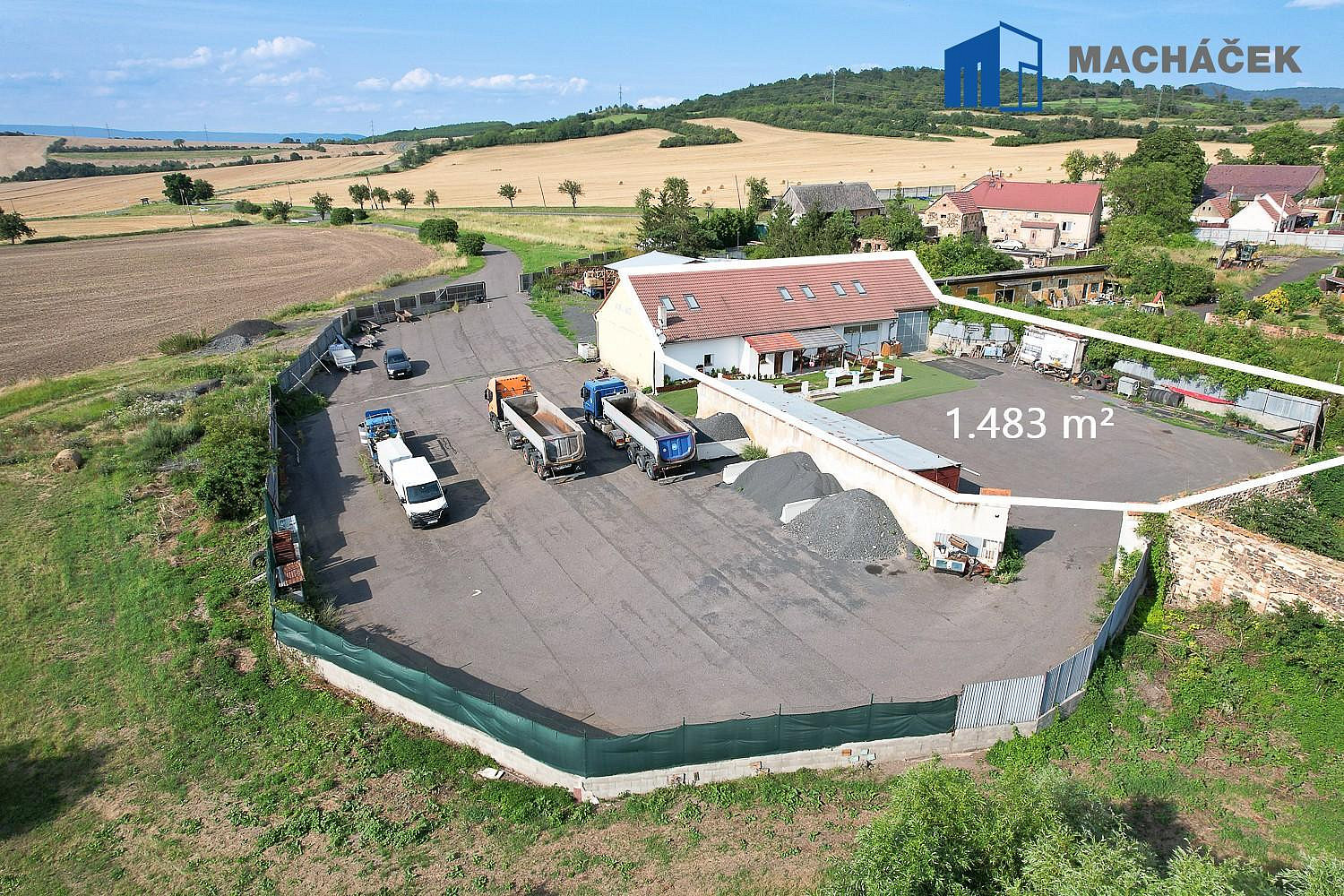 Prodej domu 244 m² s pozemkem 1 483 m²