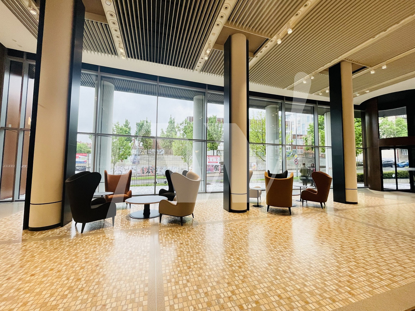 Pronájem kanceláře 423 m² — photo 2