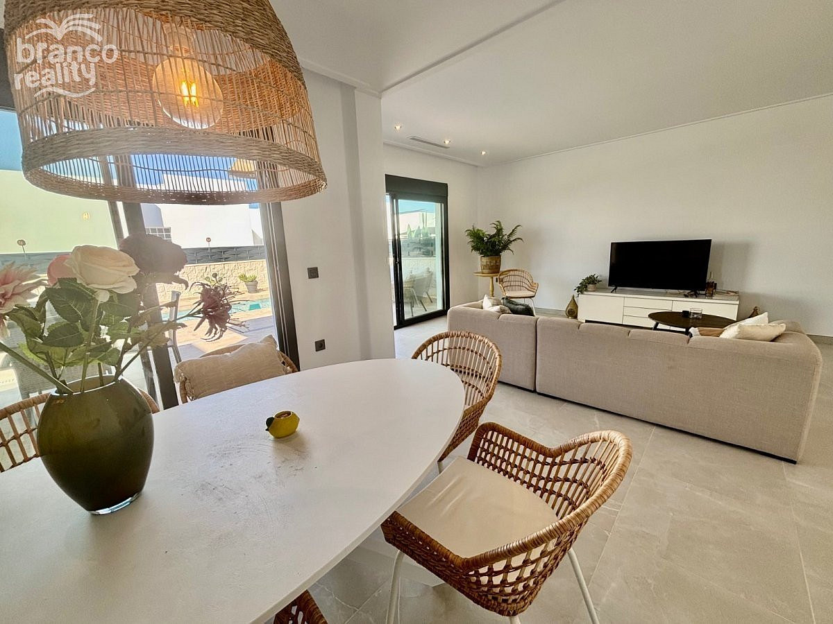 Prodej domu 215 m² s pozemkem 218 m² – pohled 3