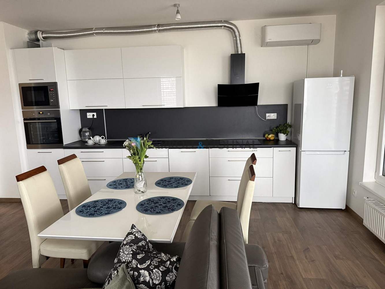 Pronájem bytu 4+kk 112 m² — photo 5