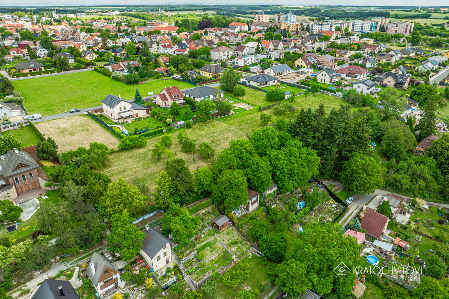 Prodej stavebního pozemku 947 m² – pohled 3