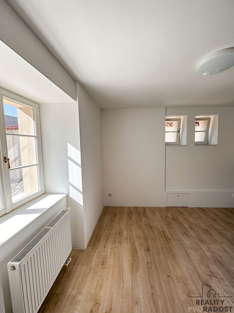 Pronájem bytu 1+kk 36 m² – fotografie 3