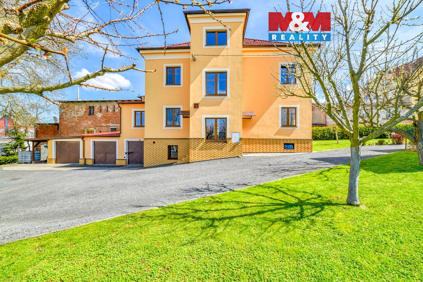 Prodej domu 248 m² s pozemkem 1 621 m²