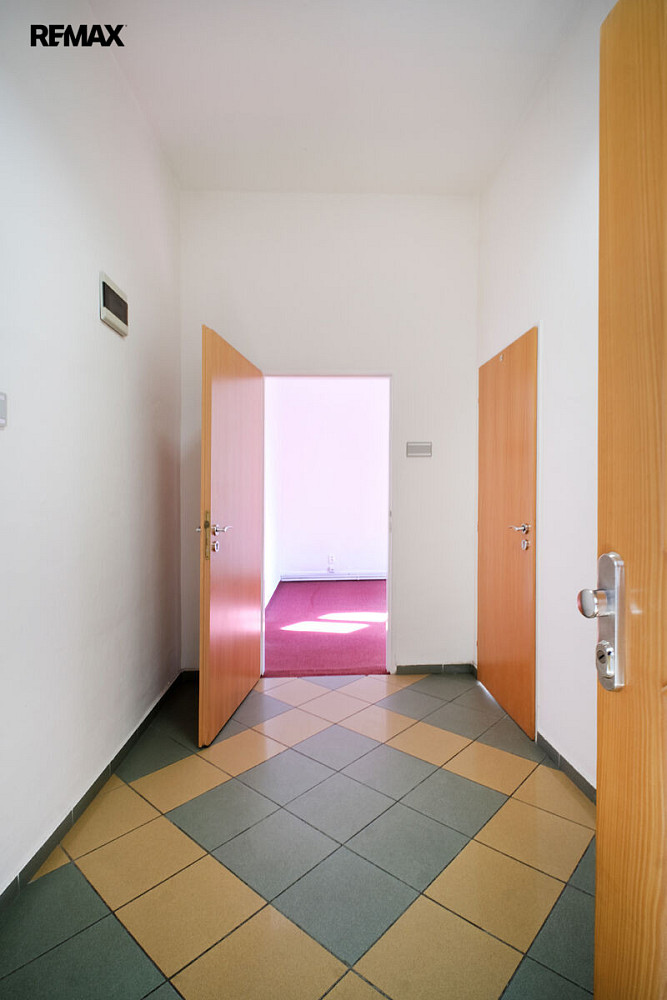 Pronájem kanceláře 90 m² – fotografie 3