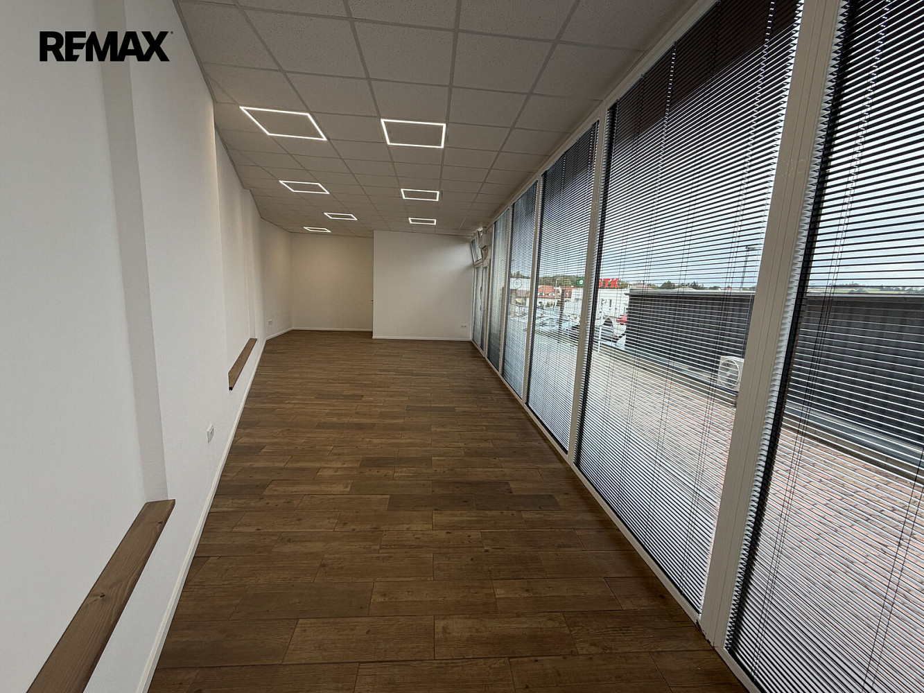 Pronájem obchodních prostor 52 m² – fotografie 3