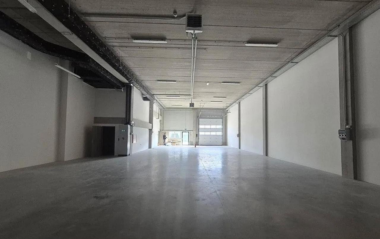 Pronájem komerčního objektu (jiného typu) 550 m² – fotografie 3