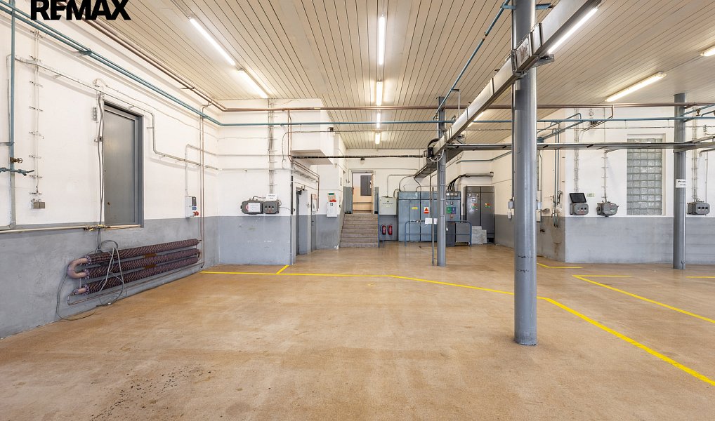 Prodej výrobních prostor 1 115 m², Nové Hrady – náhled fotky 10