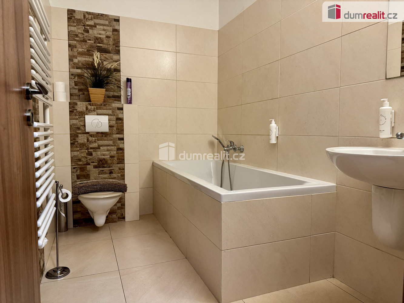 Prodej ubytovacího objektu 908 m² – fotografie 2