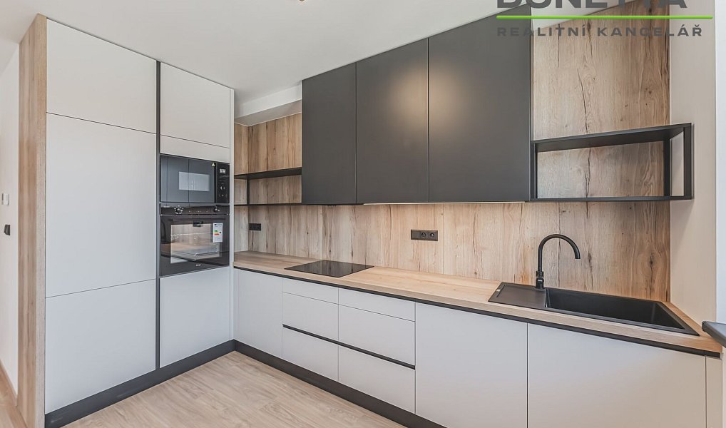 Pronájem bytu 2+kk 52 m², Hradec Králové – náhled fotky 2