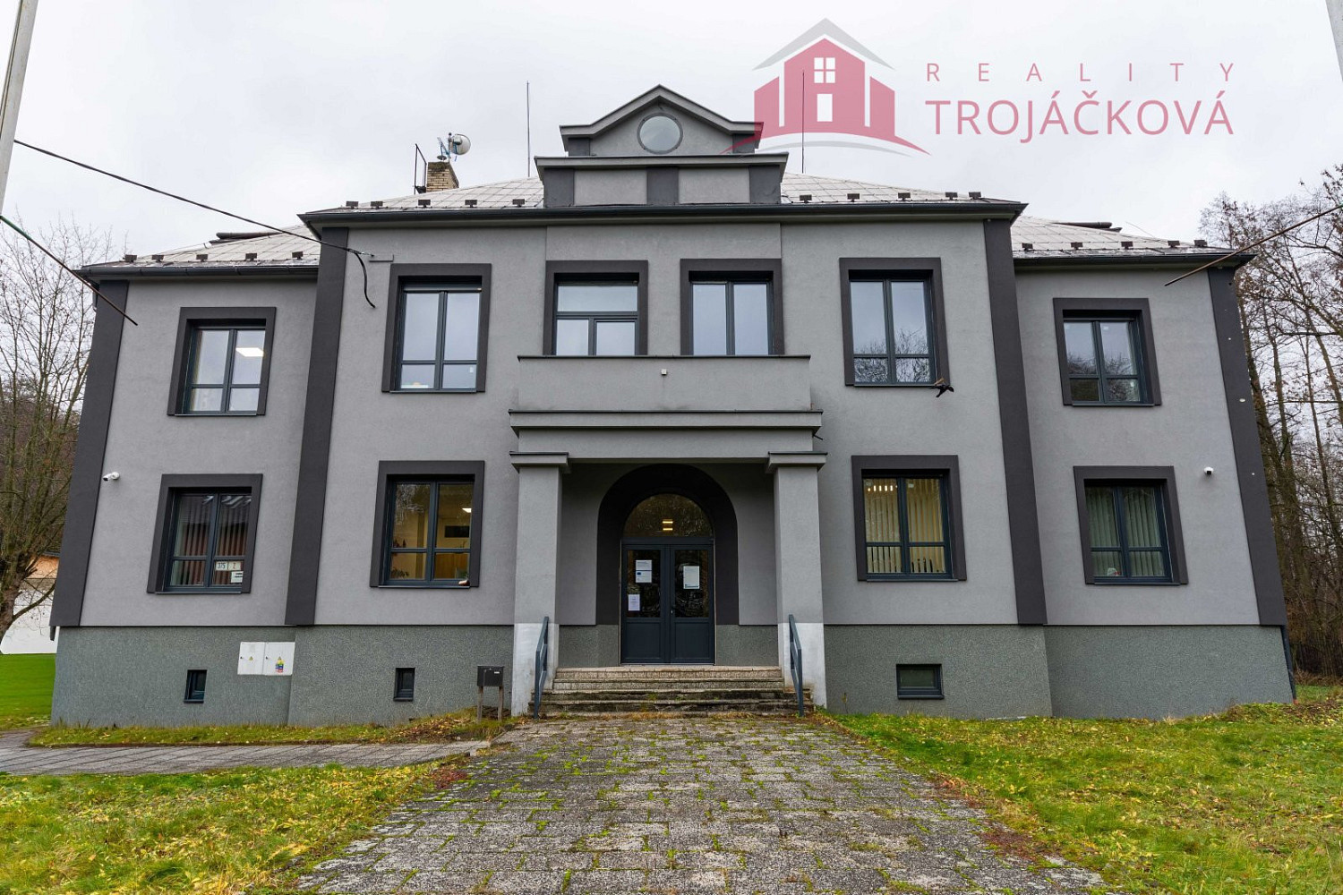 Pronájem kanceláře 802 m²