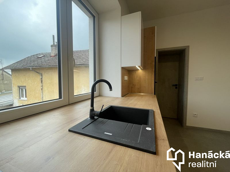 Pronájem bytu 1+kk 29 m² – fotografie 5