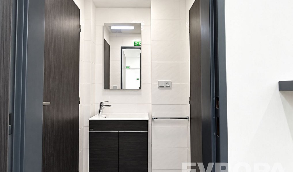 Pronájem výrobních prostor 200 m², Nová Paka – náhled fotky 4