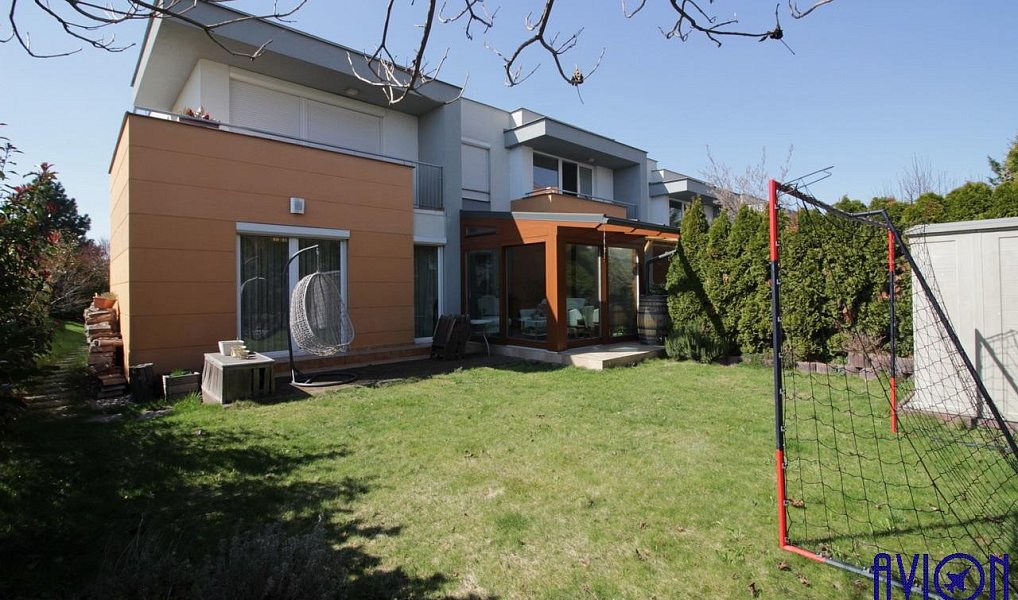 Pronájem domu 142 m² s pozemkem 347 m², Praha – náhled fotky 4