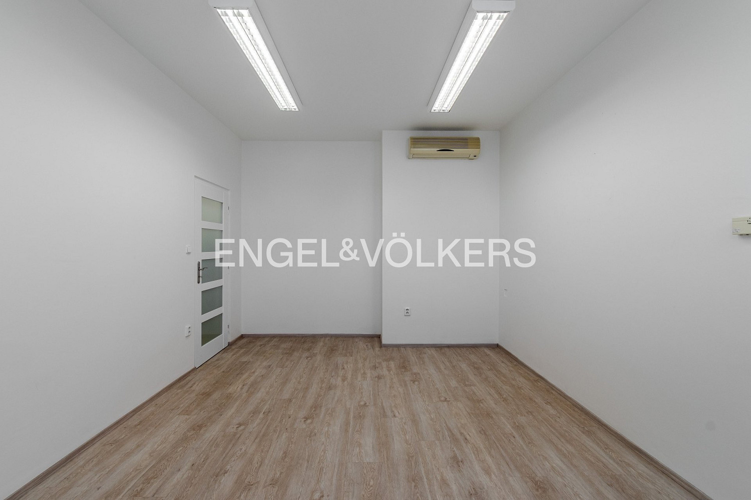 Pronájem kanceláře 72 m² – fotografie 4