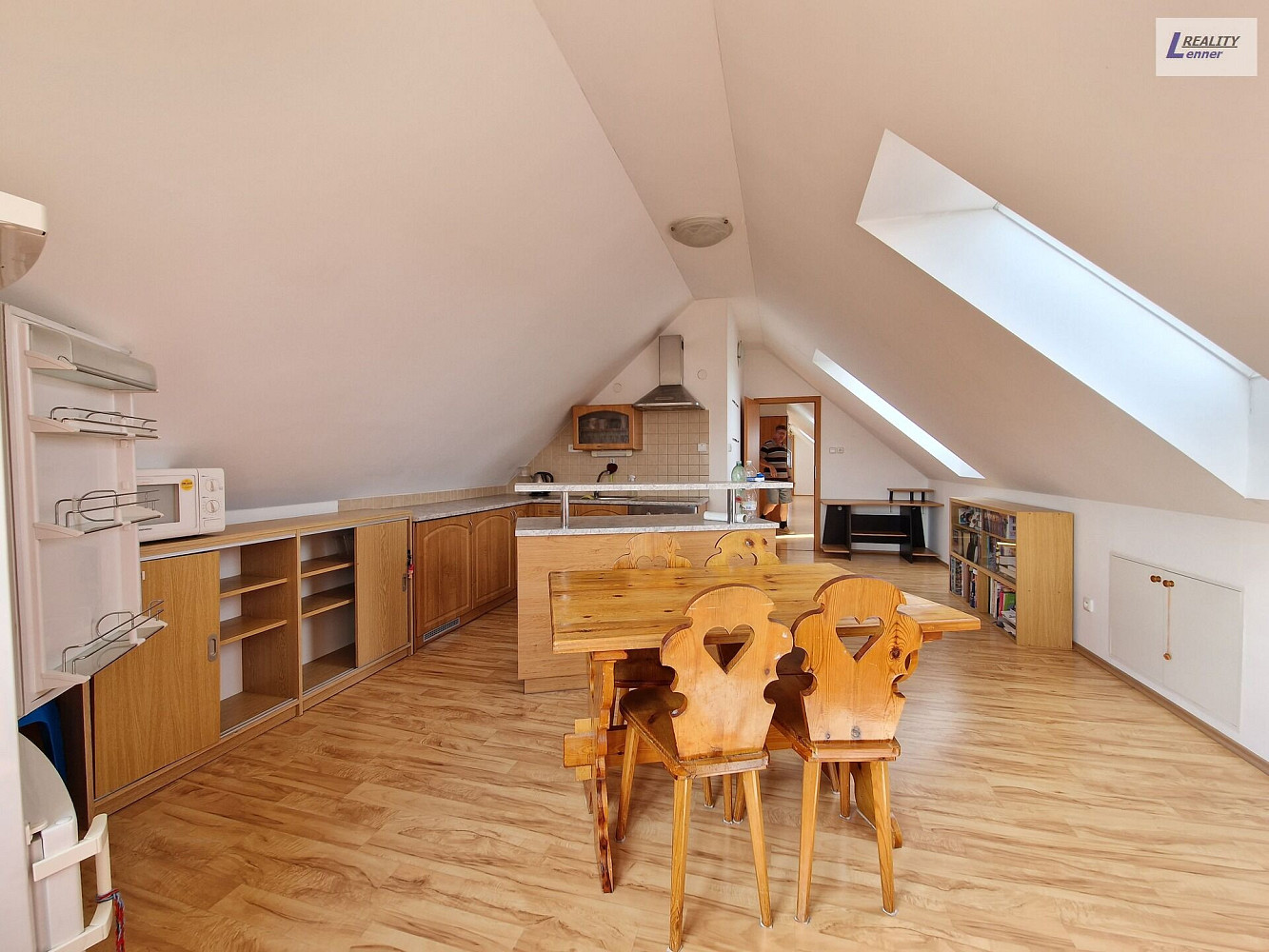 Pronájem bytu 2+1 89 m² – fotografie 3