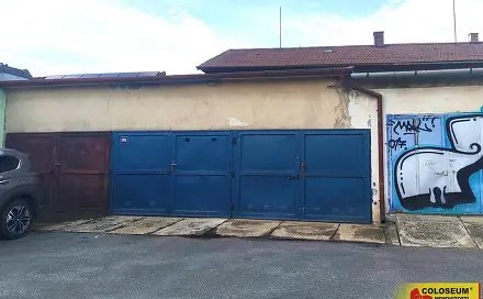 Kuřim, dvojgaráž, elektřina, voda - garáž, Kuřim, okres Brno-venkov