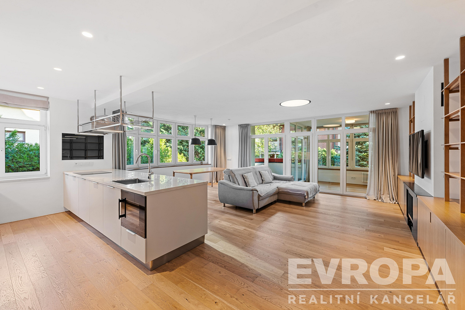 Pronájem bytu 4+kk 113 m² – fotografie 2