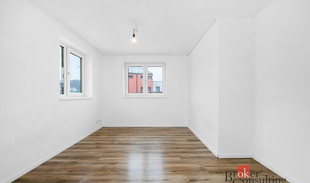 Prodej domu 196 m² s pozemkem 876 m², Loket – náhled fotky 13