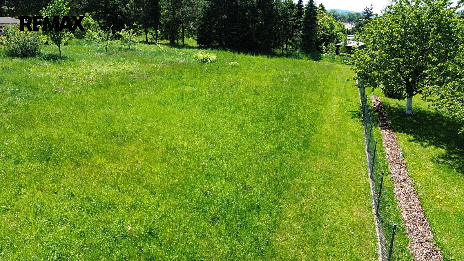 Prodej stavebního pozemku 800 m² – fotografie 2