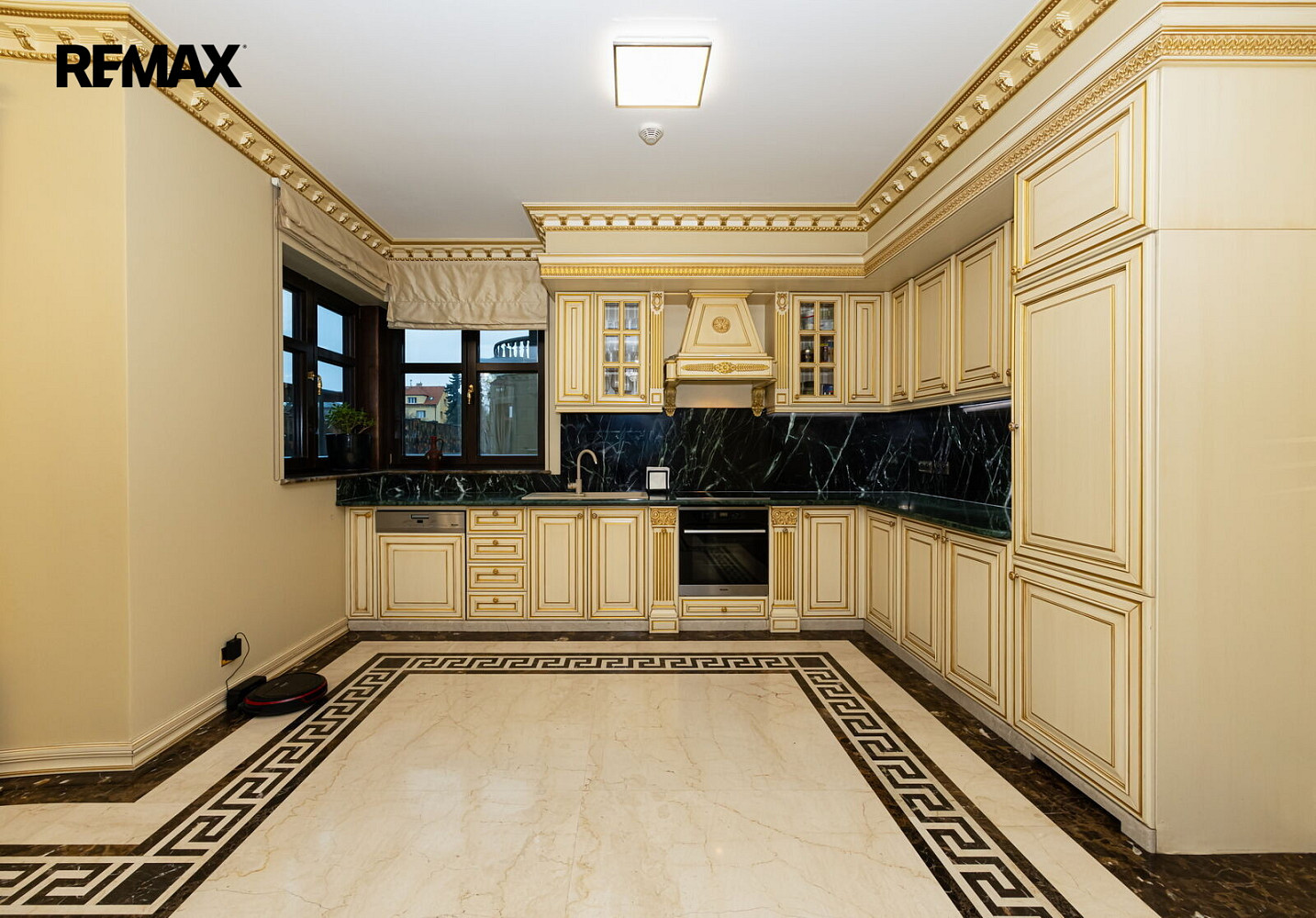 Pronájem domu 450 m² s pozemkem 701 m² – fotografie 4