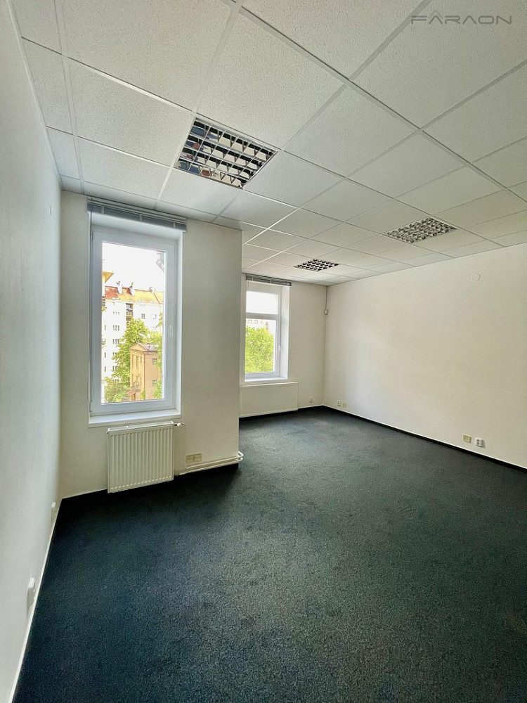 Pronájem kanceláře 32 m² – fotografie 2
