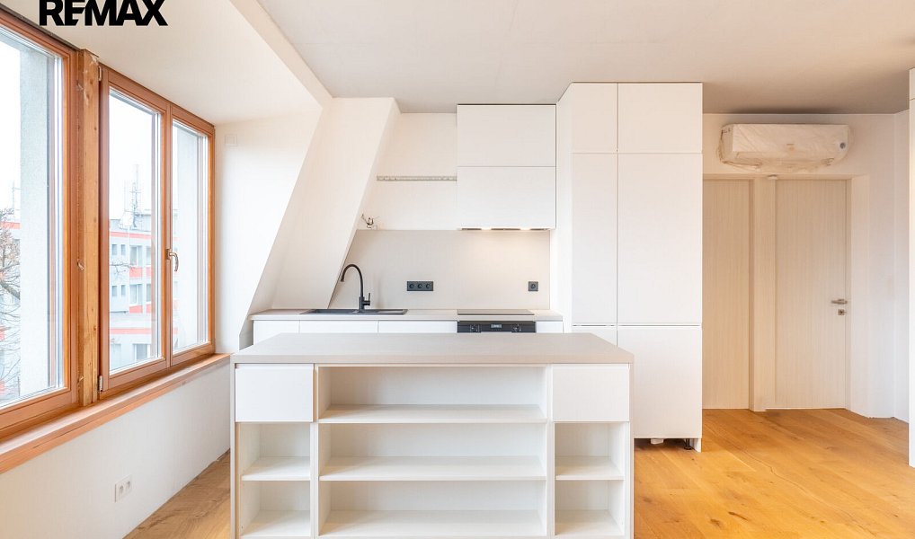 Pronájem bytu 5+kk 136 m², Praha – náhled fotky 5