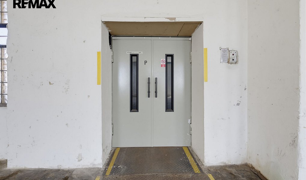 Prodej výrobních prostor 2 350 m², Aš – náhled fotky 6