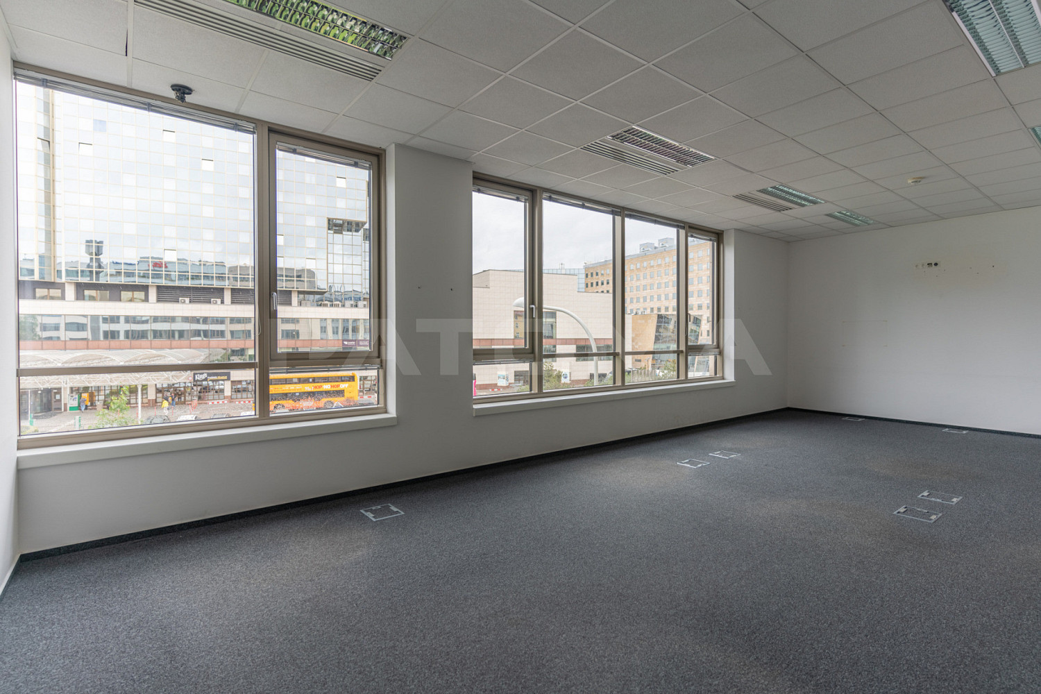 Pronájem kanceláře 233 m² – fotografie 2