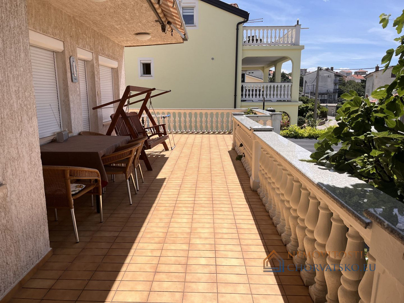 Prodej domu 320 m² s pozemkem 340 m² – pohled 2