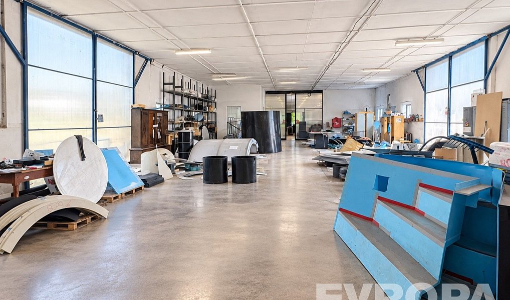 Prodej výrobních prostor 1 200 m², Chotíkov – náhled fotky 8