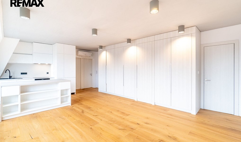 Pronájem bytu 5+kk 136 m², Praha – náhled fotky 10