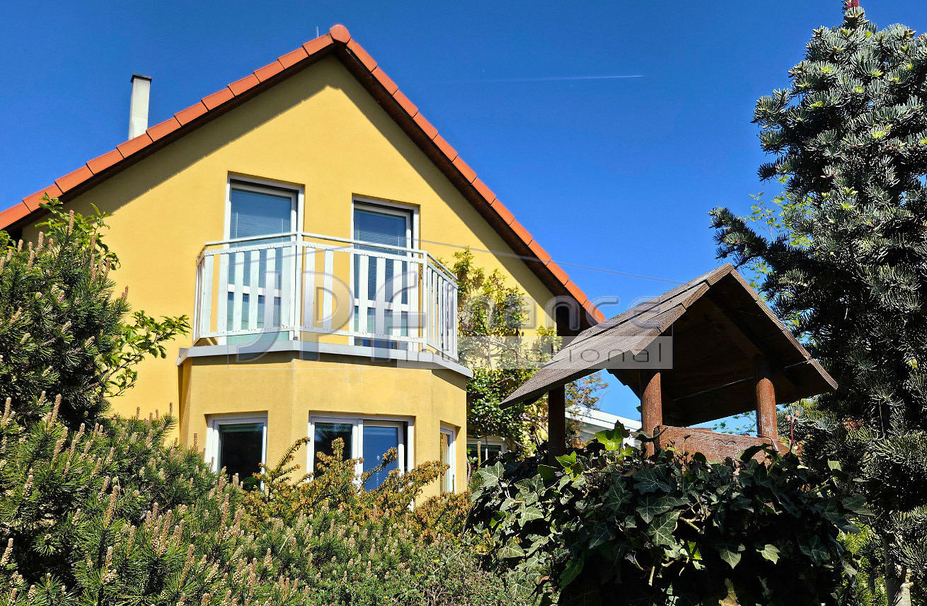 Prodej domu 100 m² s pozemkem 897 m² — photo 2
