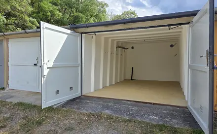 Prodej skeletové garáže v perfektním stavu 19m2, Kuřim, Pod Vinohrady, Pod vinohrady, Kuřim, okres Brno-venkov