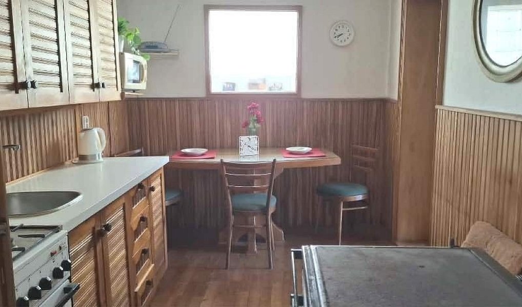 Prodej domu 350 m² s pozemkem 1 963 m², Ivaň – náhled fotky 20